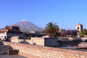 Typowy widok z dachów Arequipy