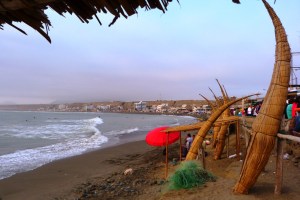 Tradycyjne łodzie w Huanchaco